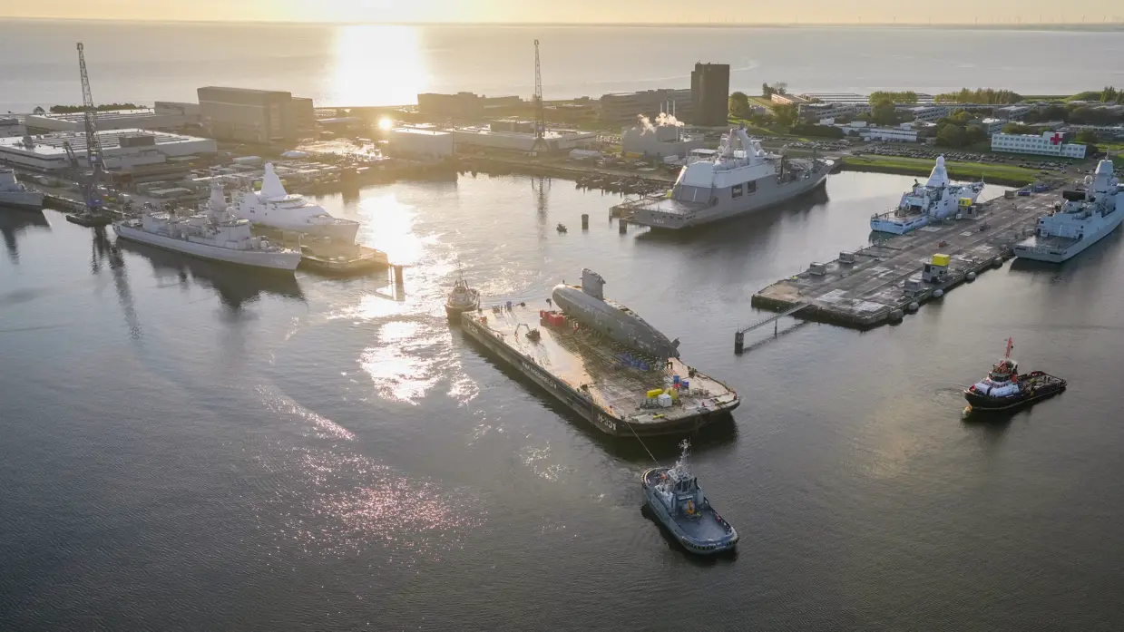 De Walrus komt aan op zijn eindbestemming in de haven.