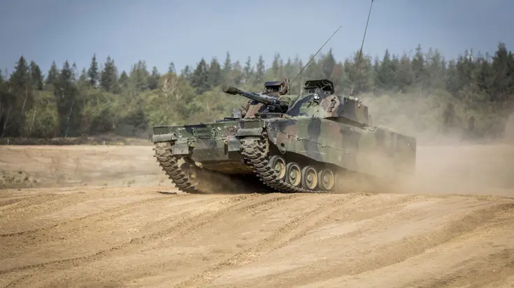 Een CV90-infanteriegevechtsvoertuig.