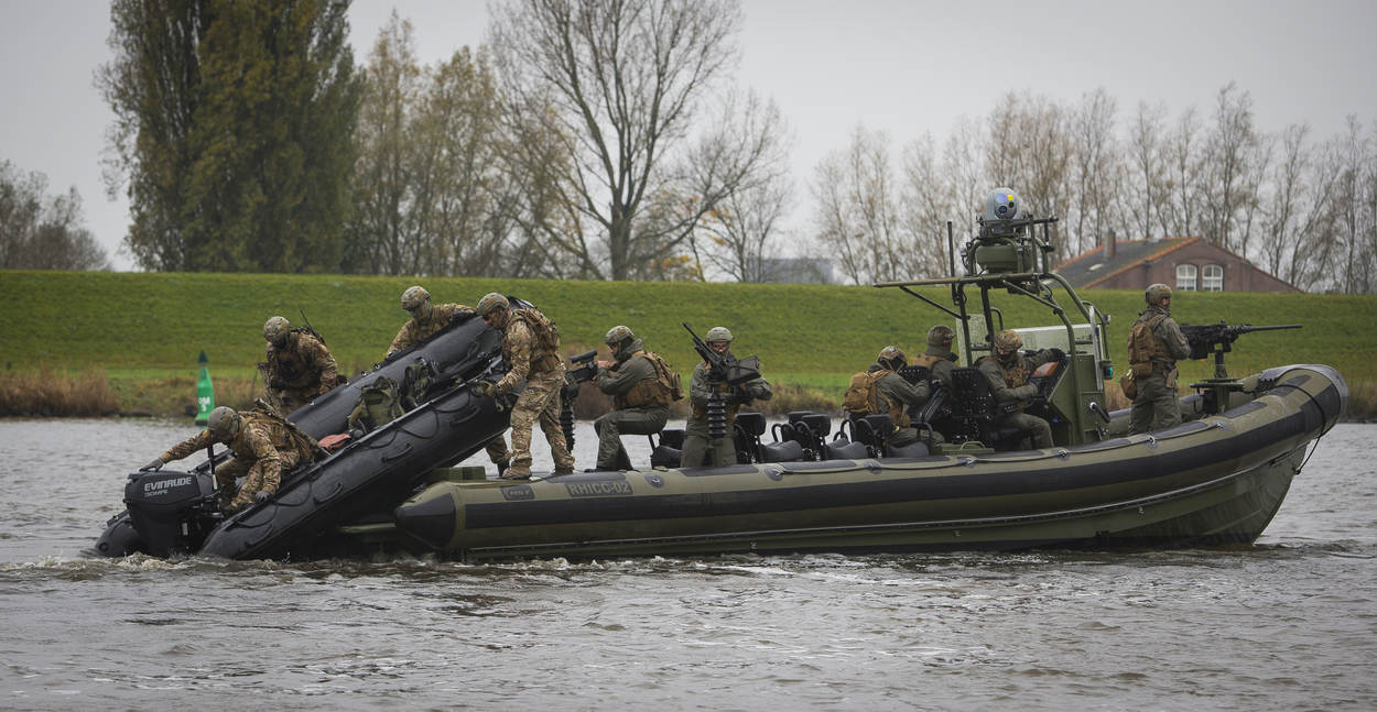Beschuldiging Geruststellen landen FRISC-motorboot | Materieel | Defensie.nl