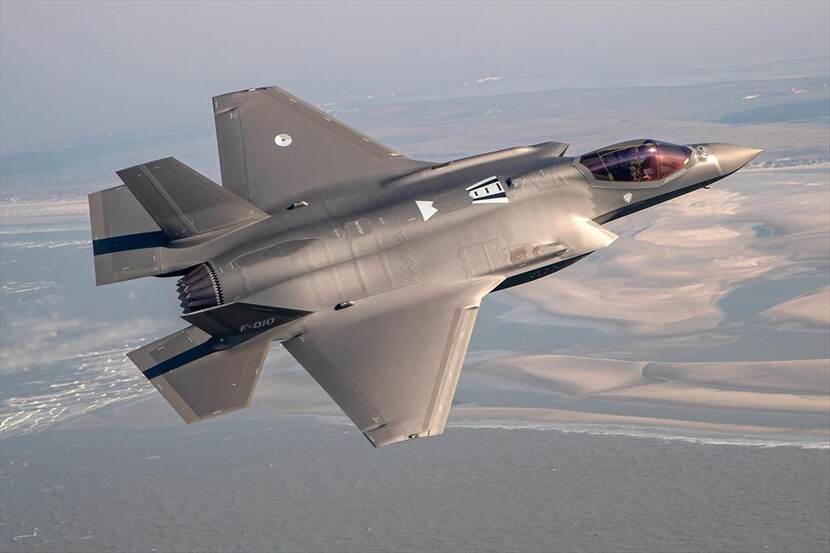 Een vliegende F-35.