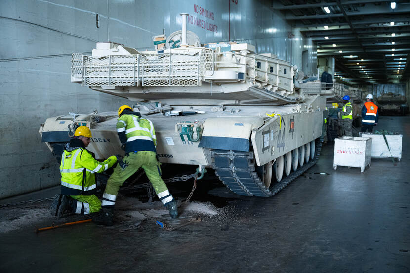 American equipment through Dutch ports to Poland