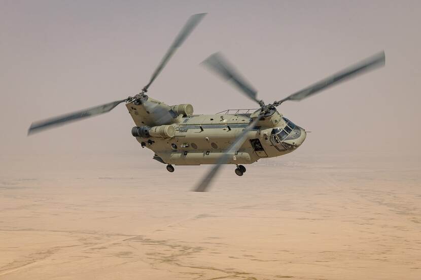 Een Chinook-helicopter in volle vlucht