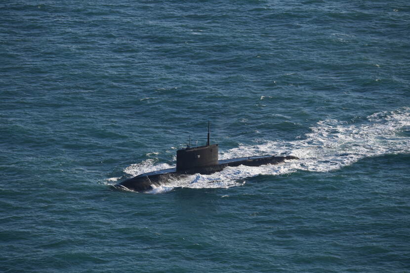 Russische onderzeeboot op de Noordzee.