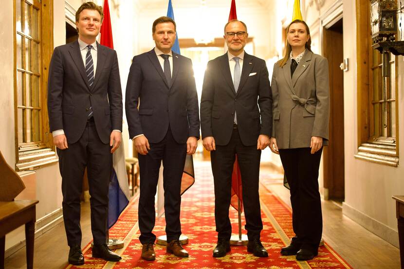 De Nederlandse en Baltische ministers van Defensie.