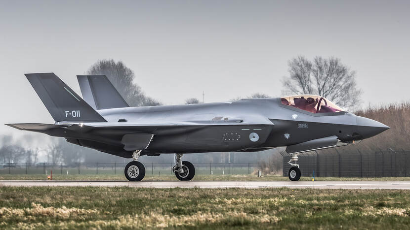 Zijaanzicht F-35 op de grond