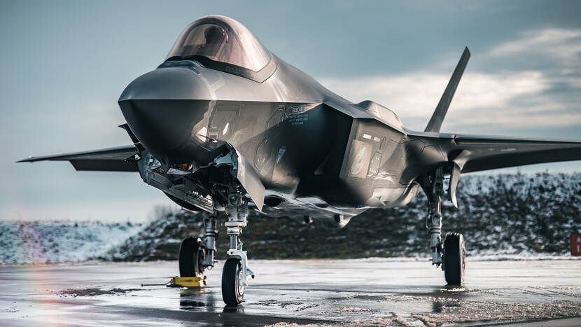 Voorzijde van een F-35 op de grond