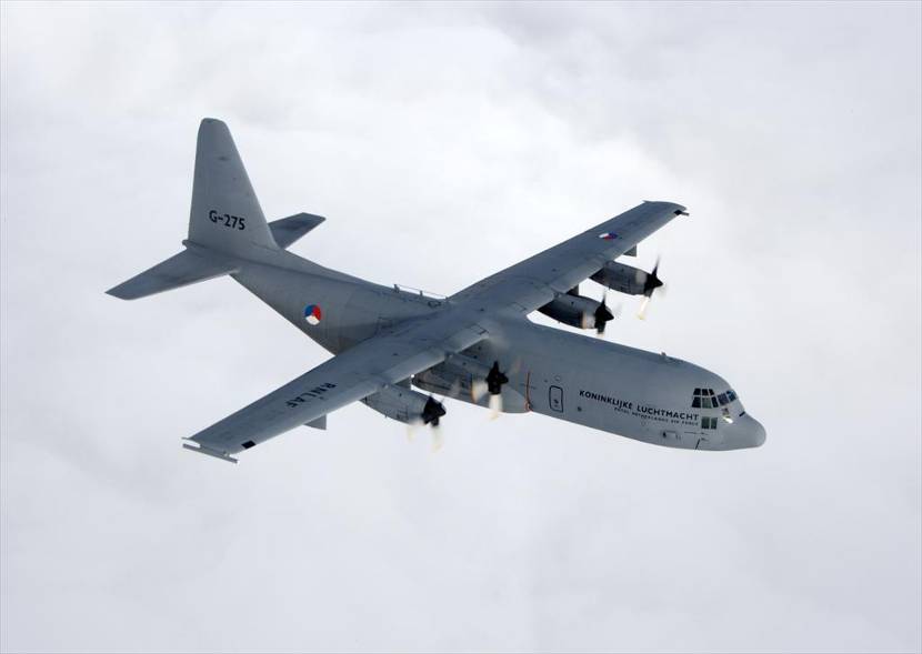 C-130 Hercules in de lucht.
