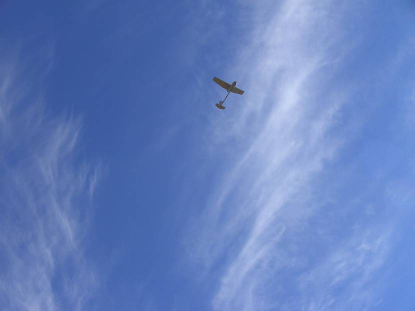 Raven mini-UAV in de lucht.