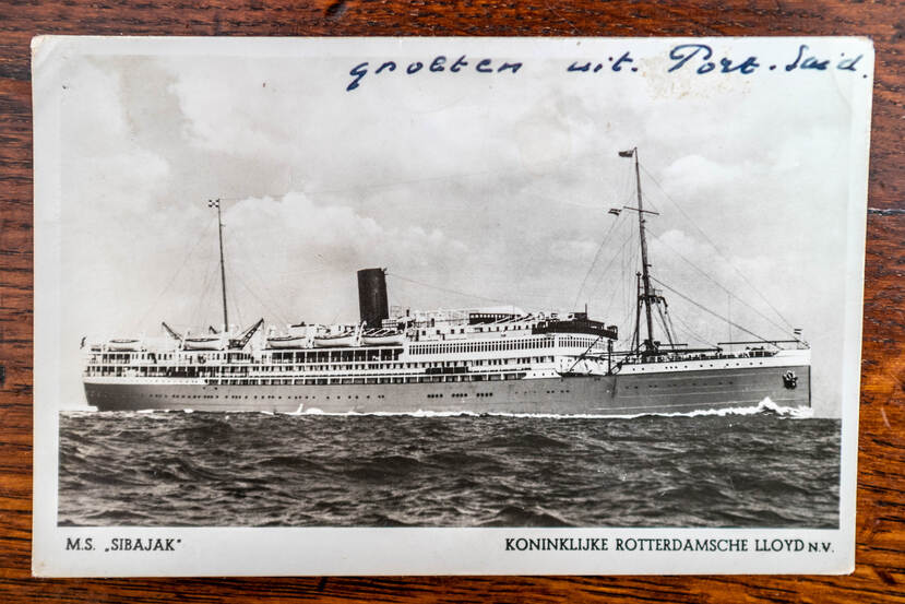 Ansichtkaart met foto M.S. Sibajak Koninklijke Rotterdamsche Lloyd schip.