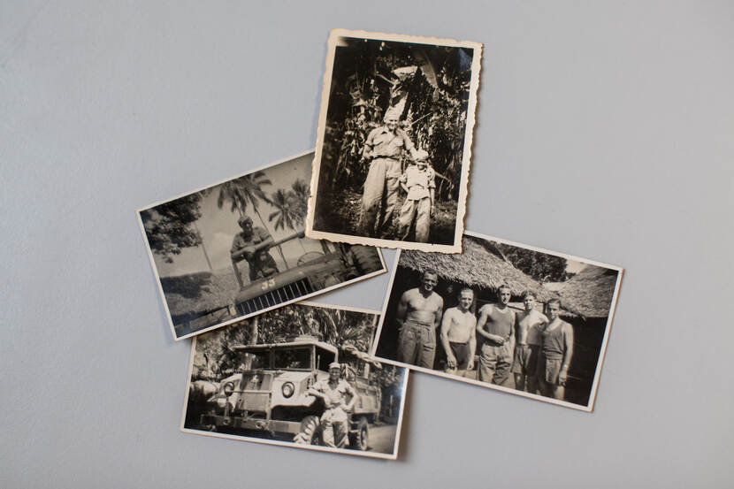4 foto's uit Nederlands-Indië. Opa van Niels op de foto met Tommy (boven), links van 4 kameraden (rechterfoto), naast een legertruck (onder) en op een jeep (links).