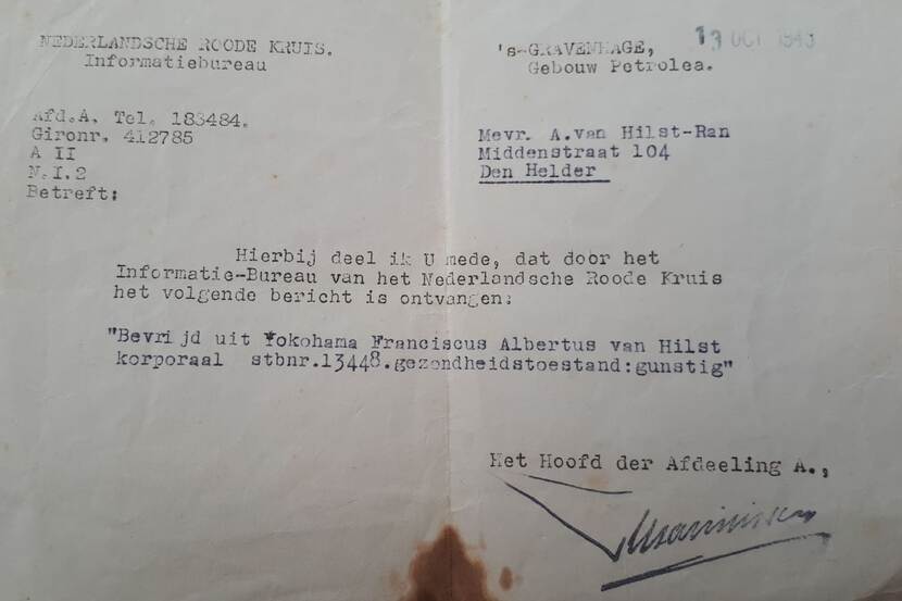 Een oud briefje waarop staat dat Van Hilst bevrijd is.
