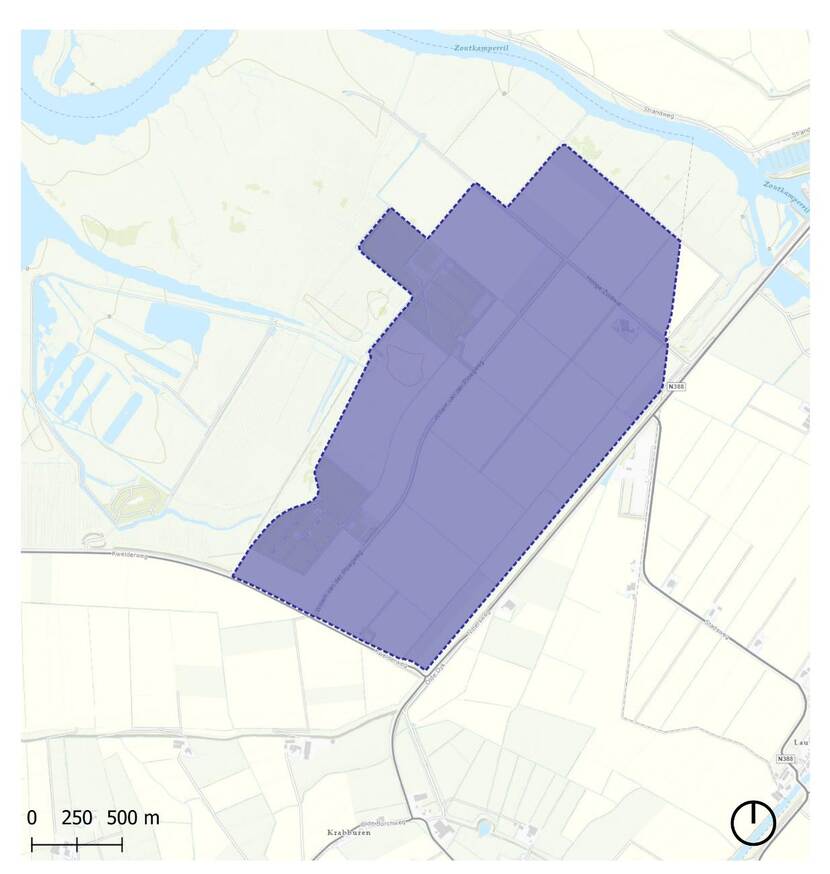 Kaart met daarop omlijnd het locatie-alternatief voor een nieuw terrein voor oefenen en trainen met explosieven in Kollumerwaard, gemeente Noardeast Fryslan, Friesland.