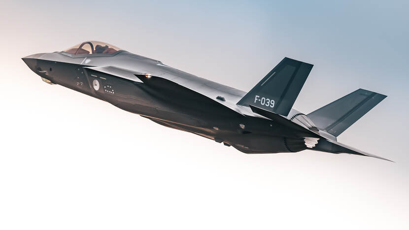 F-35 met staartnummer F-039 in de lucht.